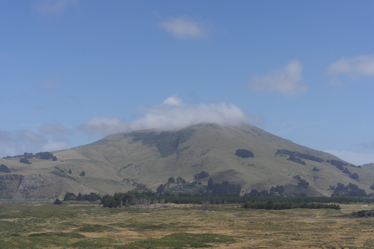 Ein Berg, an dem sich den ganzen Nachmittag Wolken gestaut haben, obwohl er nur ca. 250m hoch ist!