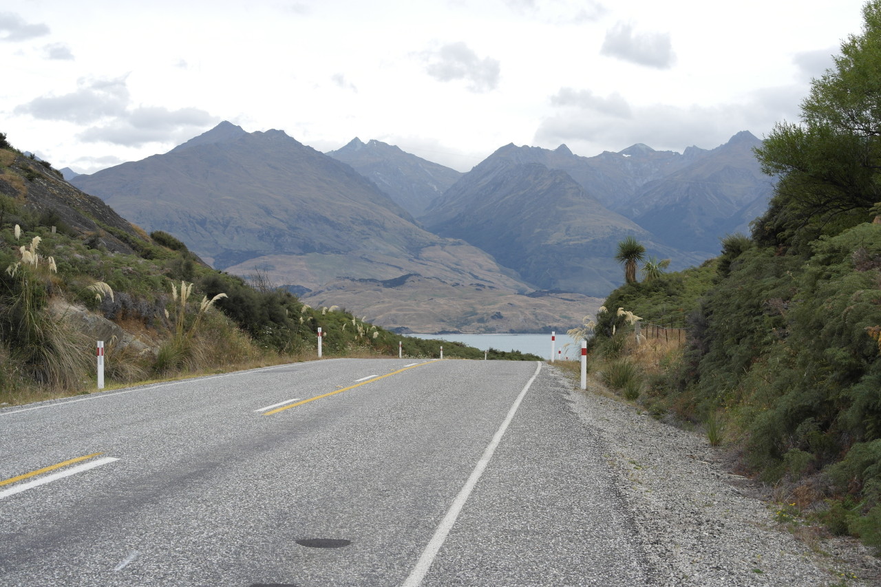 ... und Lake Wanaka nach Westen.