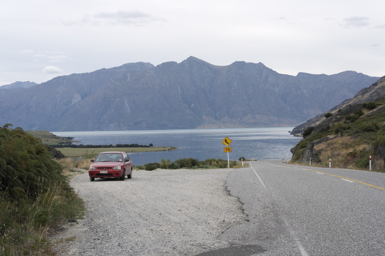 Auf dem Isthmus: Lake Hawea nach Osten...