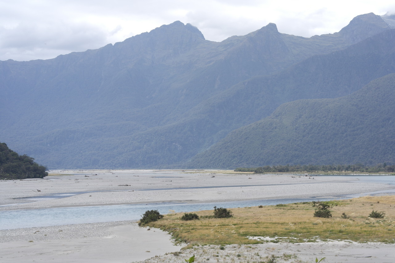 Zoom ins Tal des Landsborough Rivers.