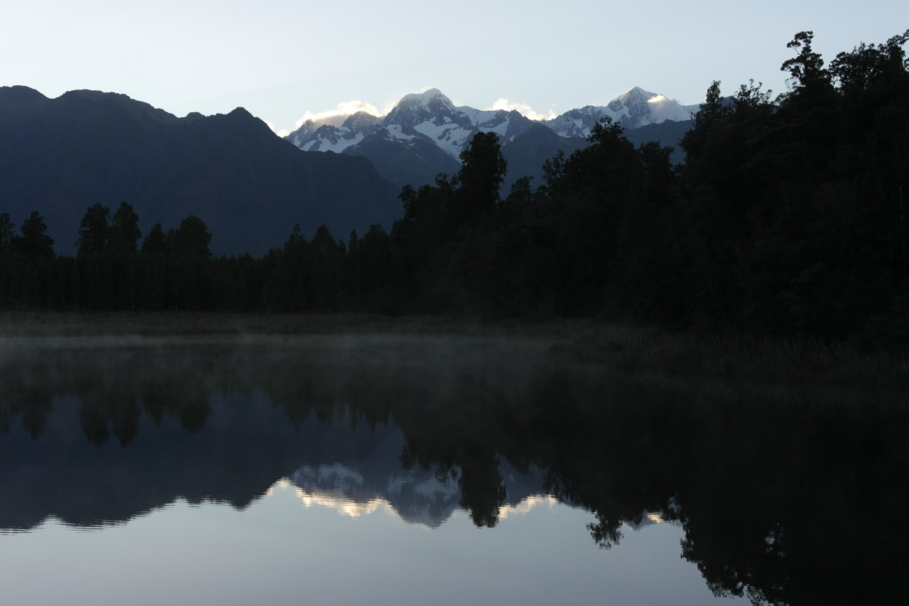 Mount Cook ist der Gipfel rechts, vorne ist Mount Tasman.