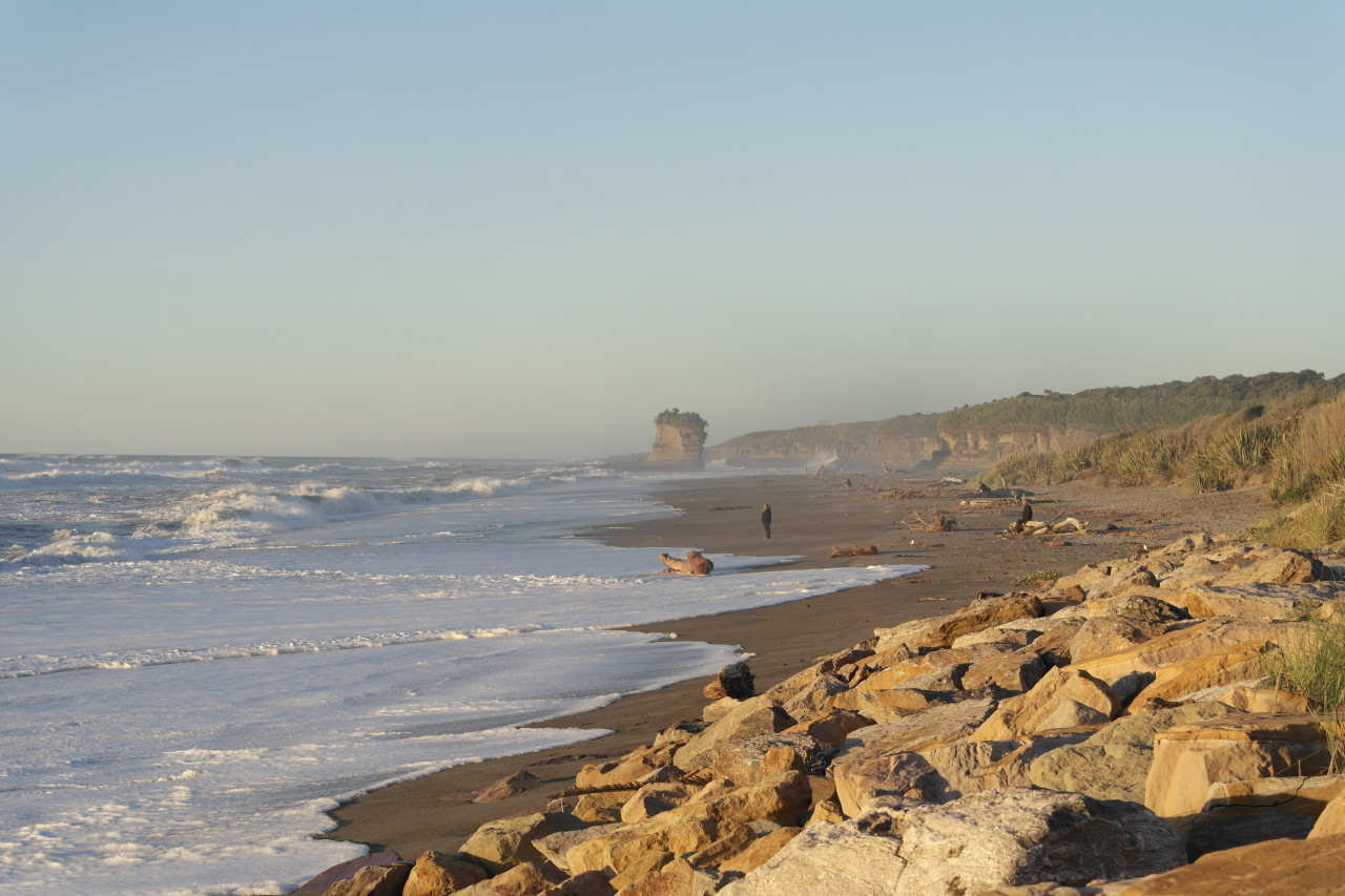 019 Punakaiki Sunsets Beach People