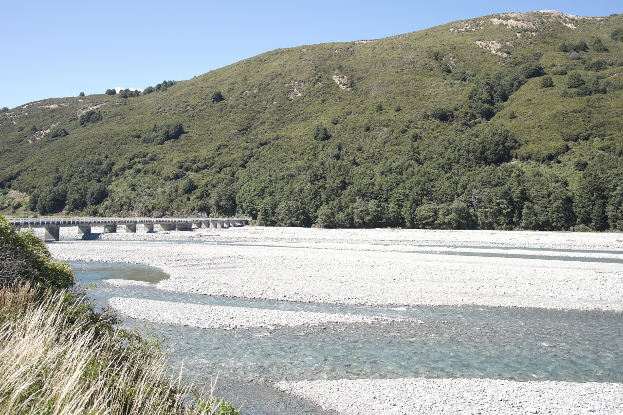 Und gleich wieder eine einspurige Brücke.