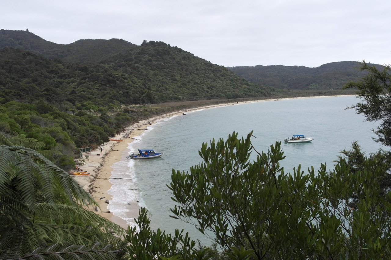 Tonga Bay nördlich von Tonga Quarry wo ich nur aus Neugierde hingegangen bin. Mein Weg geht aber nach Süden.